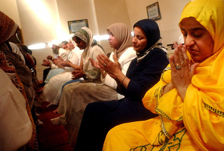 women worship