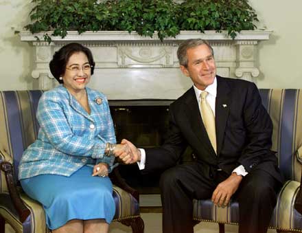 President Bush meets with Indonesian President Megawati Sukarnoptri